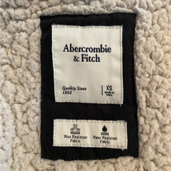Abercrombie and Fitch Water resistant Parka - Picture 5 of 5